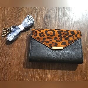 NEW Touch Screen purse with place for phone 8" wide, 5" high